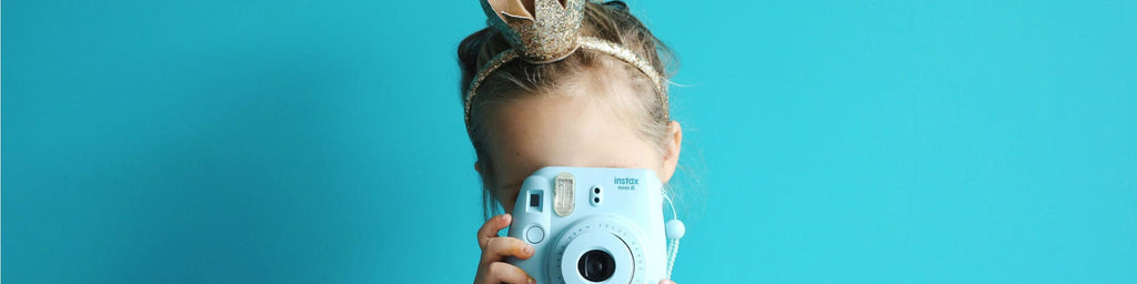 Человек с фотоаппаратом. Соня и Нина Дмитриевы и Fujifilm Instax Mini 8