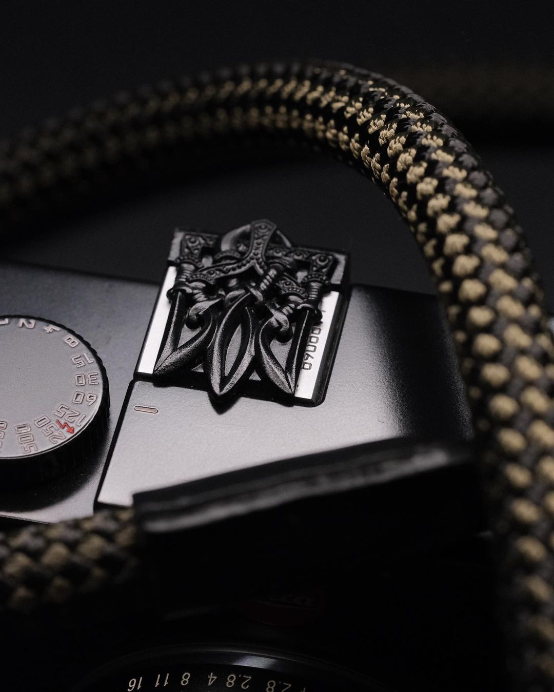 "Trident" plug for Native cameras, black